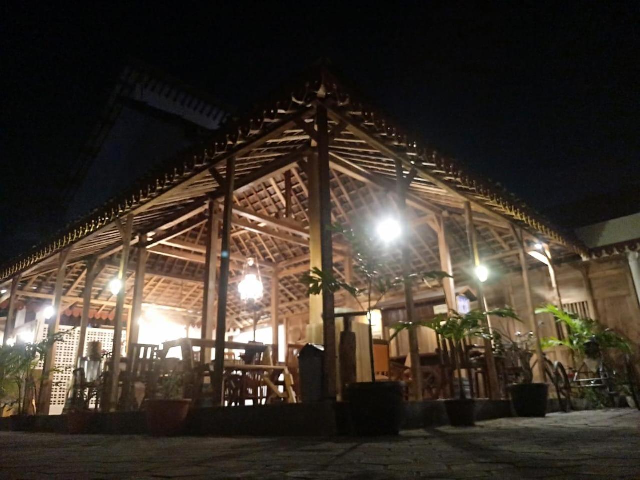 Diaga Grha Hotel יוגיאקרטה מראה חיצוני תמונה